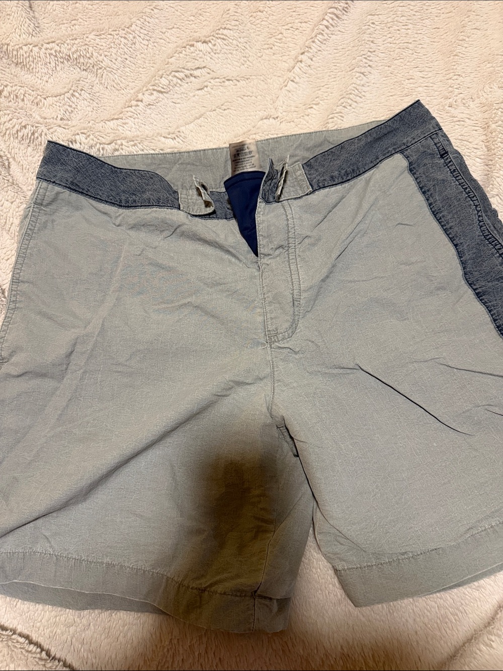 Vineyard Vines Light Gray Men's Flat Front Shorts with Dark Gray Waistband